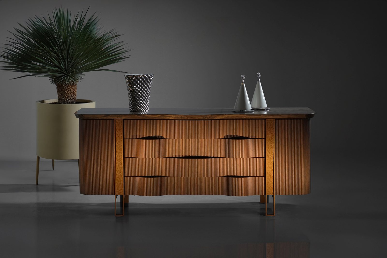 Cascade, sideboard
