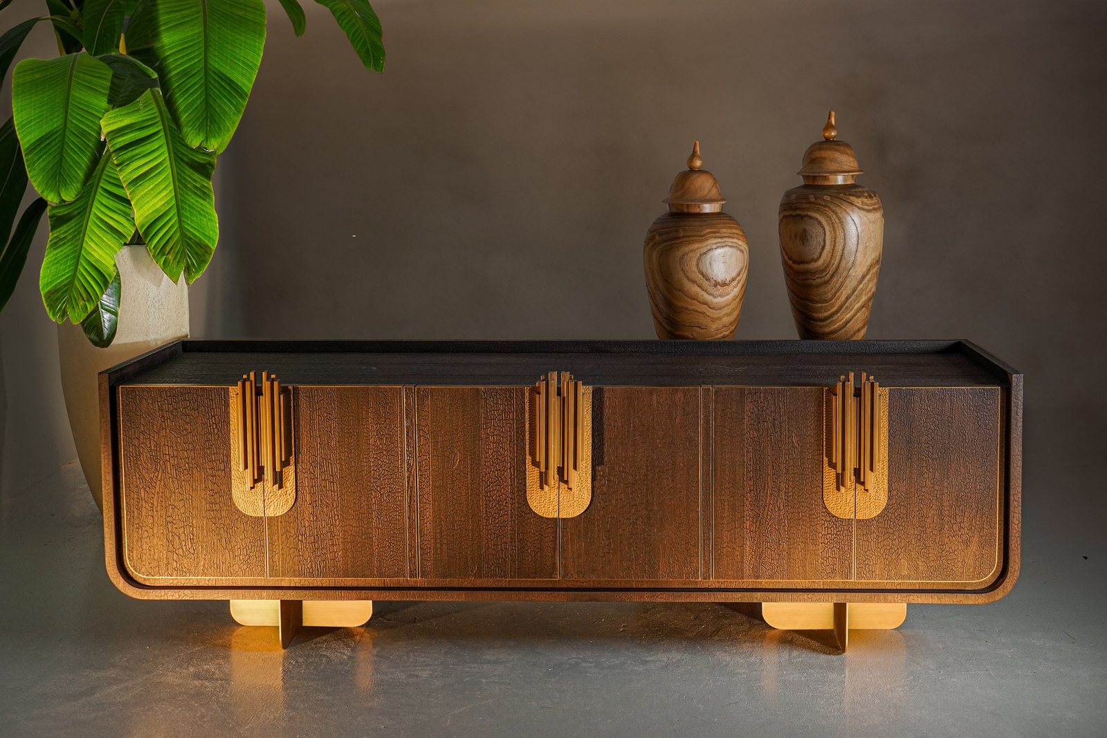 Crown, sideboard